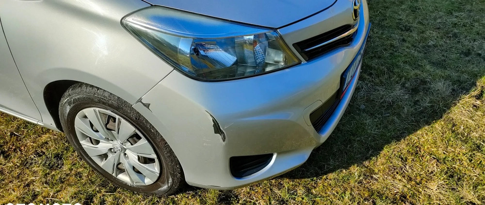 Toyota Yaris cena 35000 przebieg: 103000, rok produkcji 2013 z Pińczów małe 232